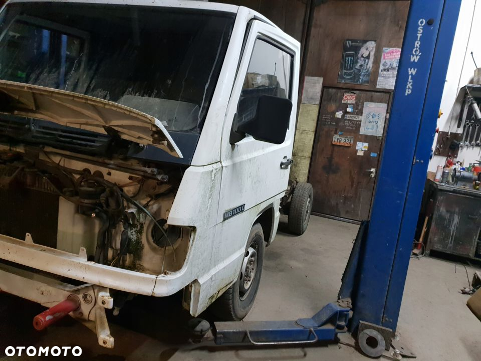 MERCEDES MB 100 DAWCA RAMA Z OSIĄ TYLNĄ DEKIEL - 3