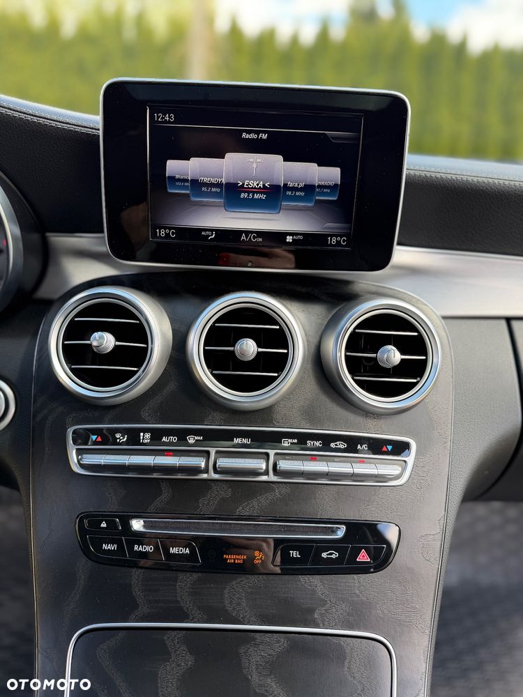 Mercedes-Benz Klasa C 200 4-Matic 9G-Tronic - 38