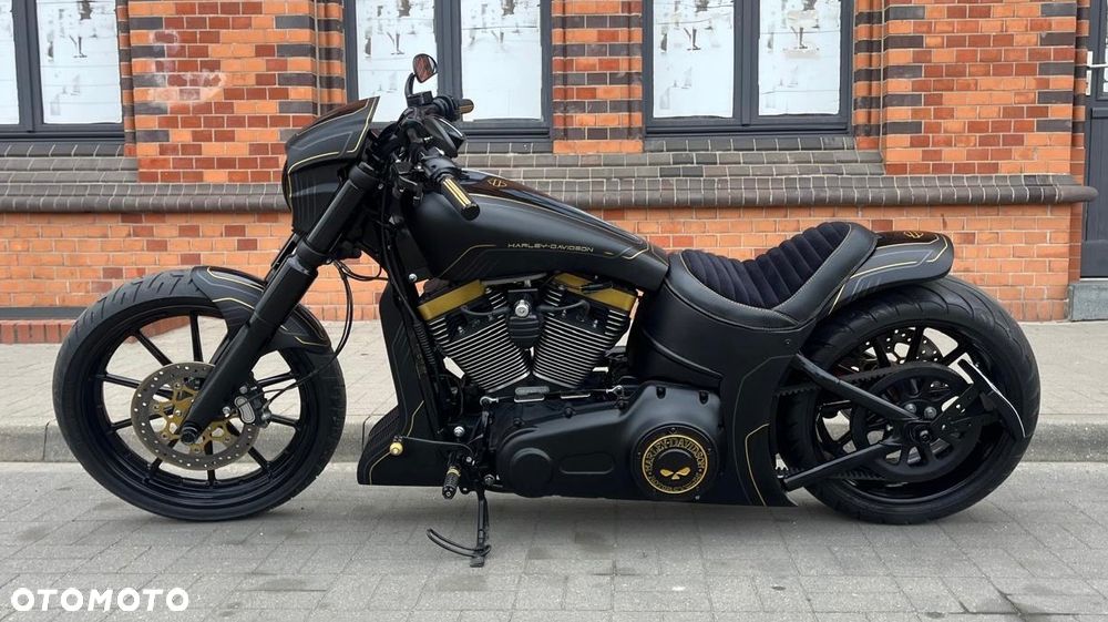 Harley-Davidson Softail Breakout - 21