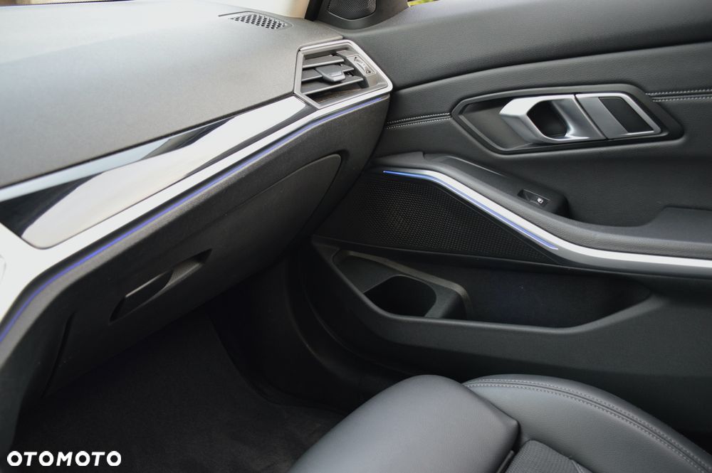 BMW Seria 3 320d Sport Line Shadow - 32