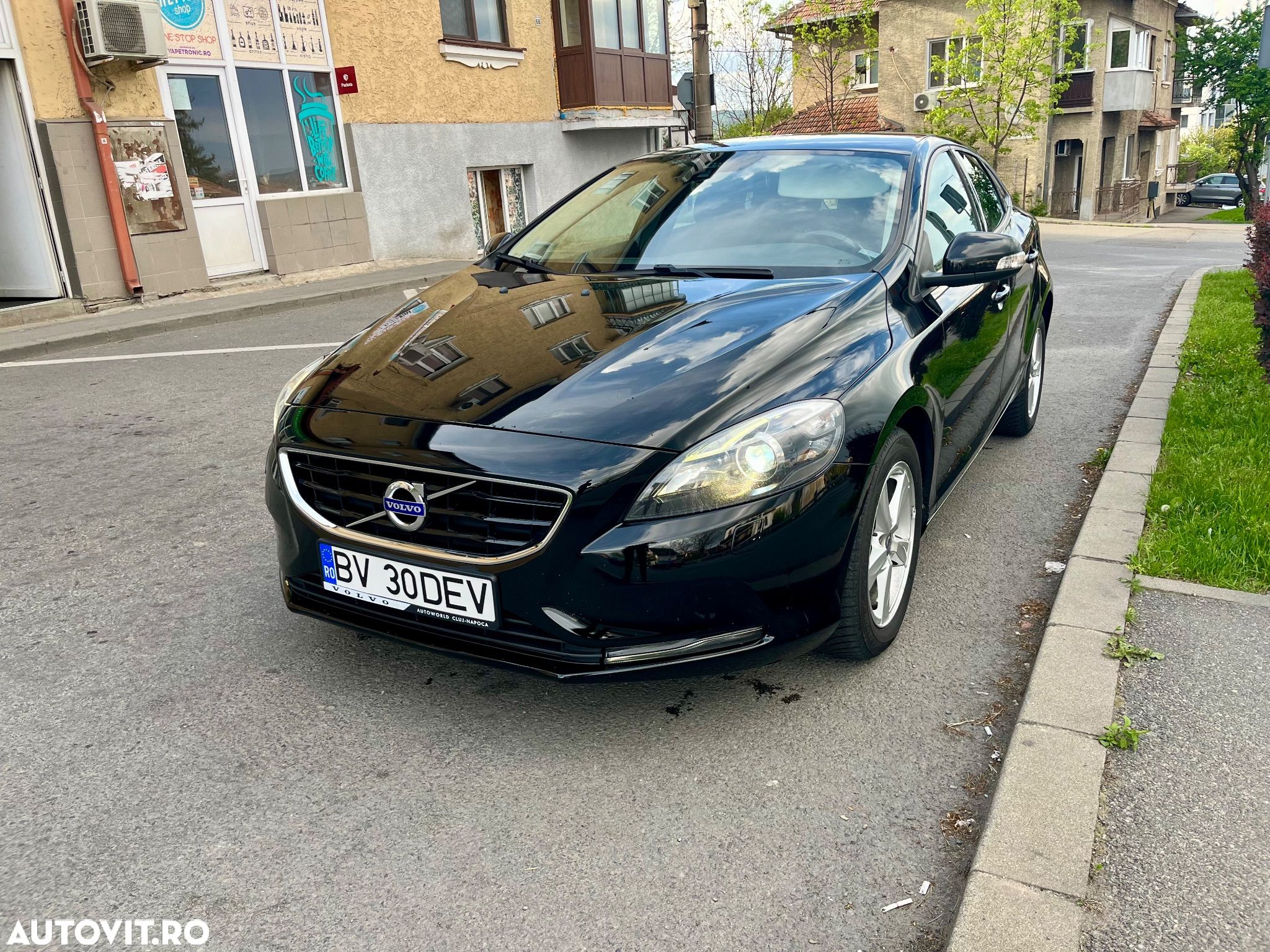 Volvo V40 D3 Geartronic Momentum - 1