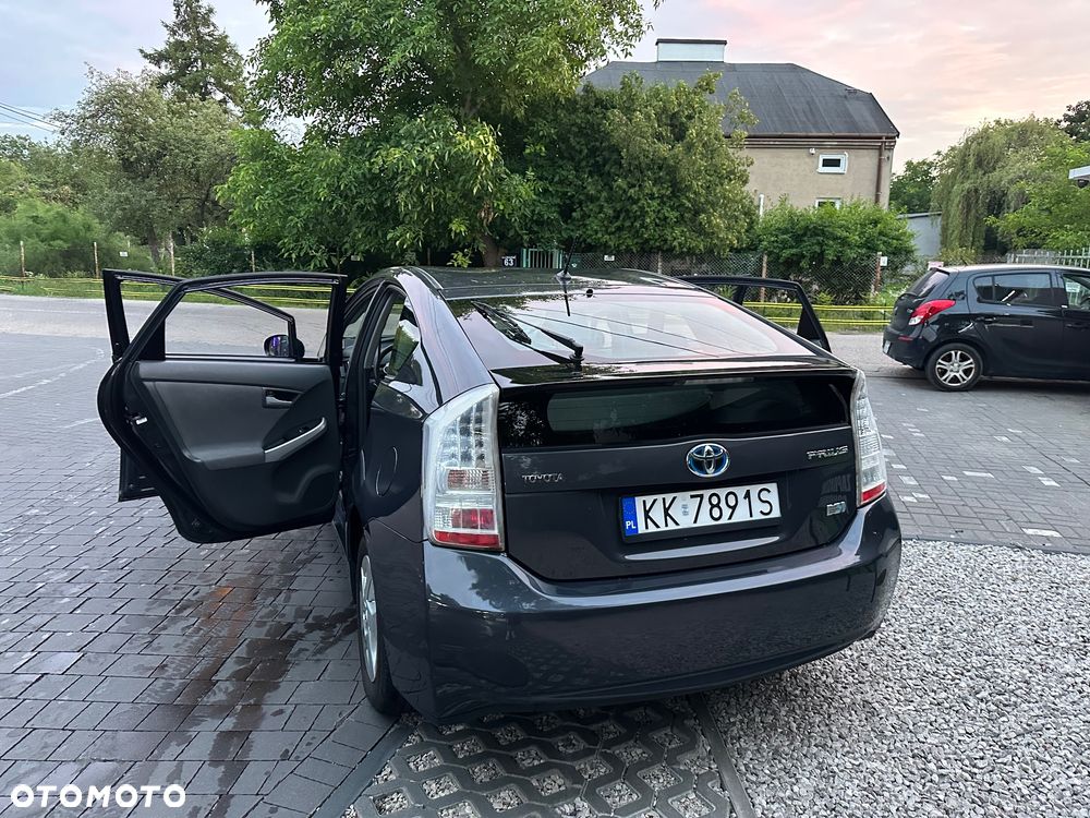 Toyota Prius+ ver--hybrid-sol - 29