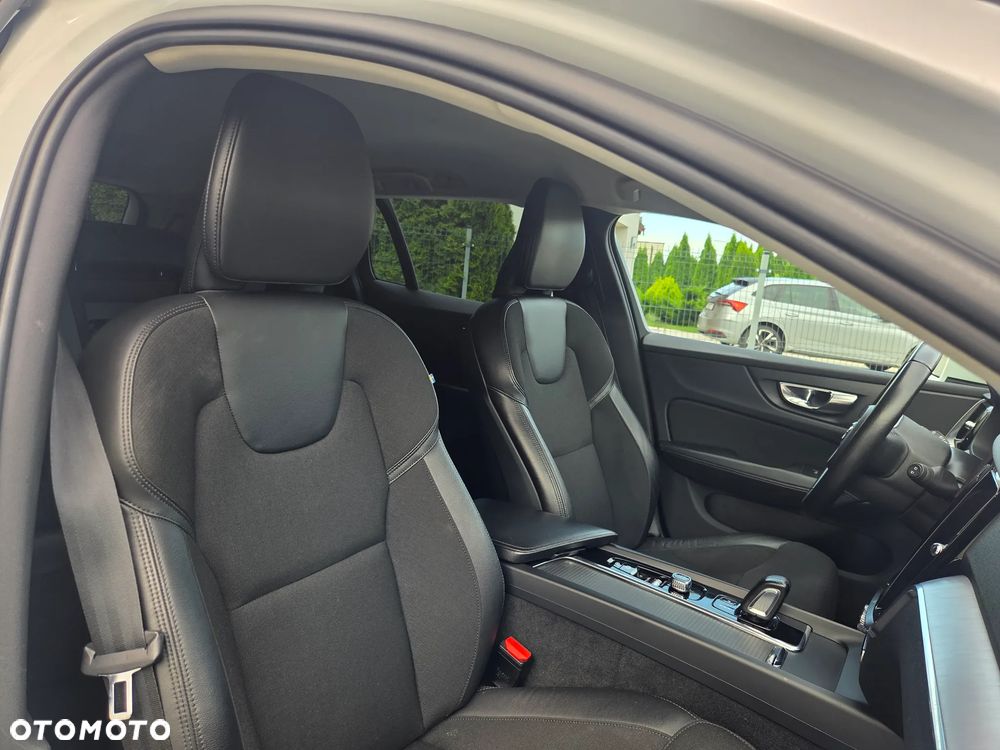 Volvo V60 Cross Country B4 D AWD Geartronic - 28