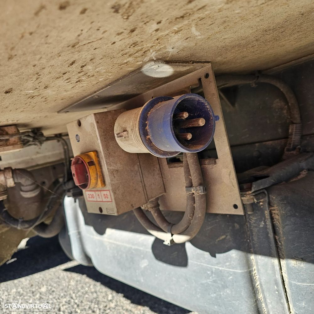 Iveco 35 C 14 Frio Garagem - 4