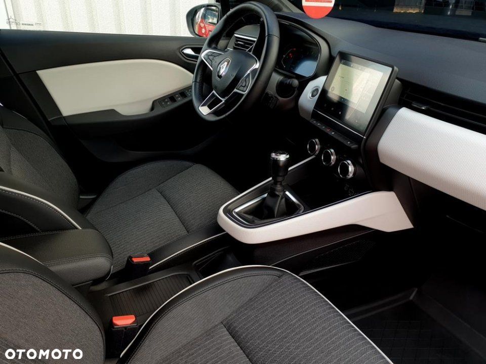 Renault Clio - 11