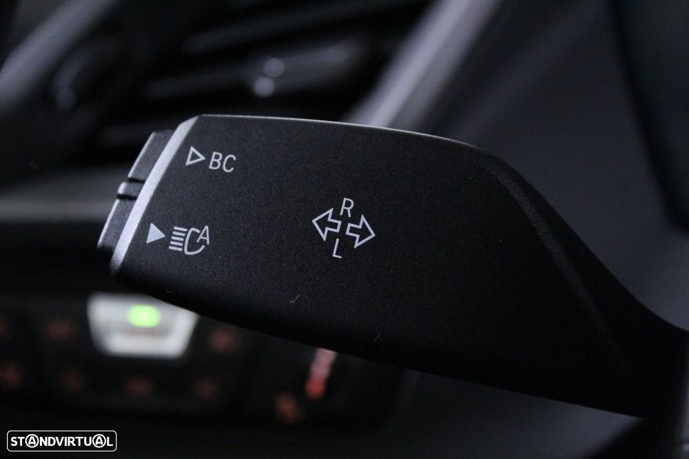 BMW 116 d Pack Desportivo M Auto - 25