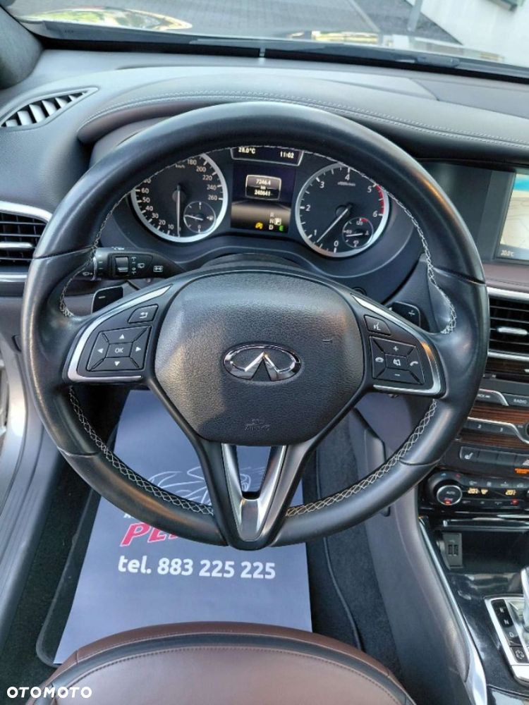 Infiniti Q30 - 12