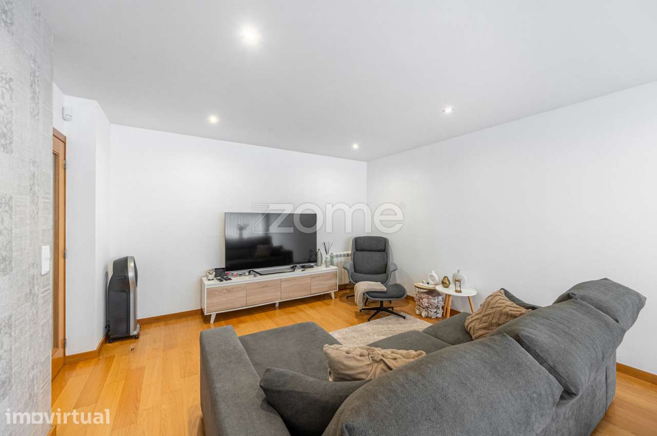 T2 com Suite, Closet e Garagem | Junto à Igreja de Sta Rita, Ermesi... - Grande imagem: 3/32