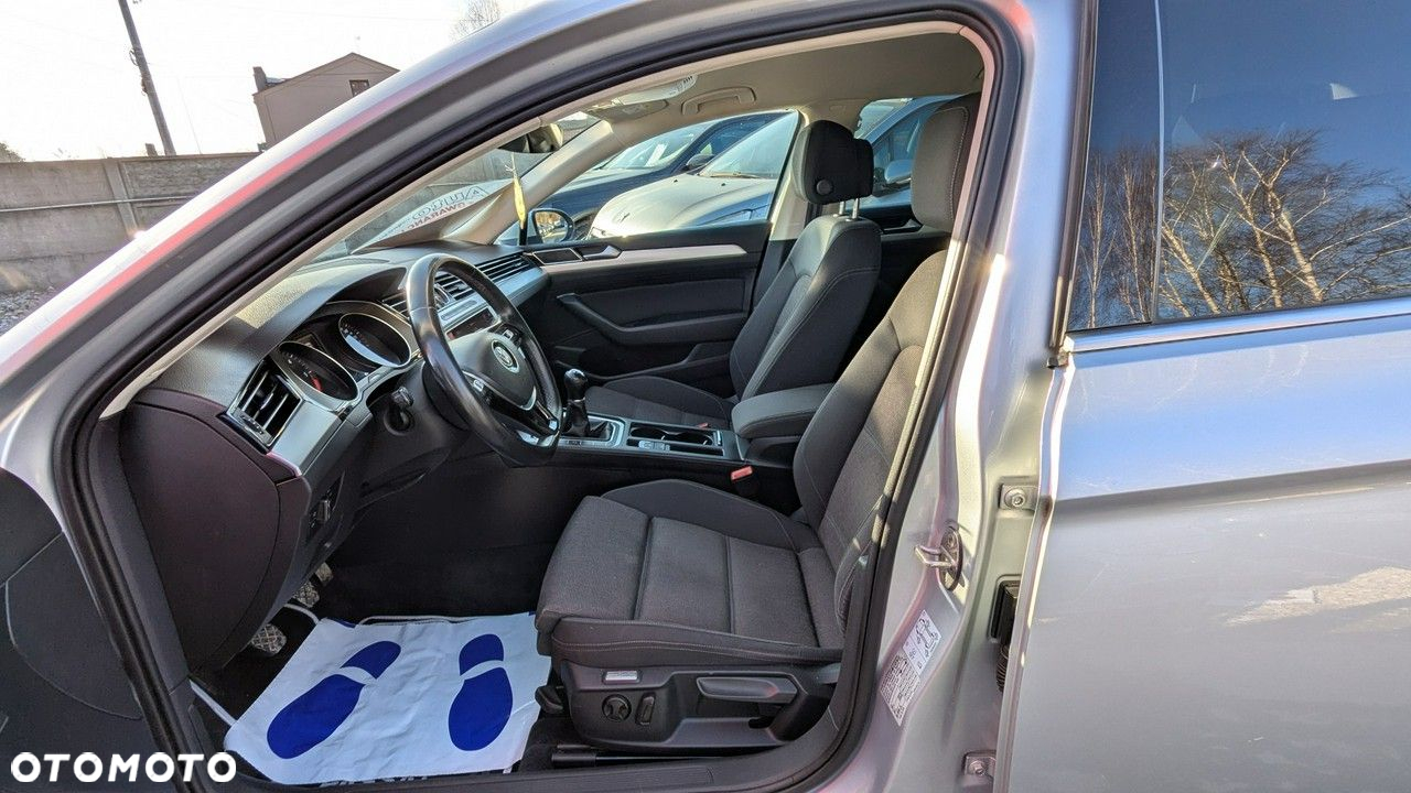 Volkswagen Passat - 12