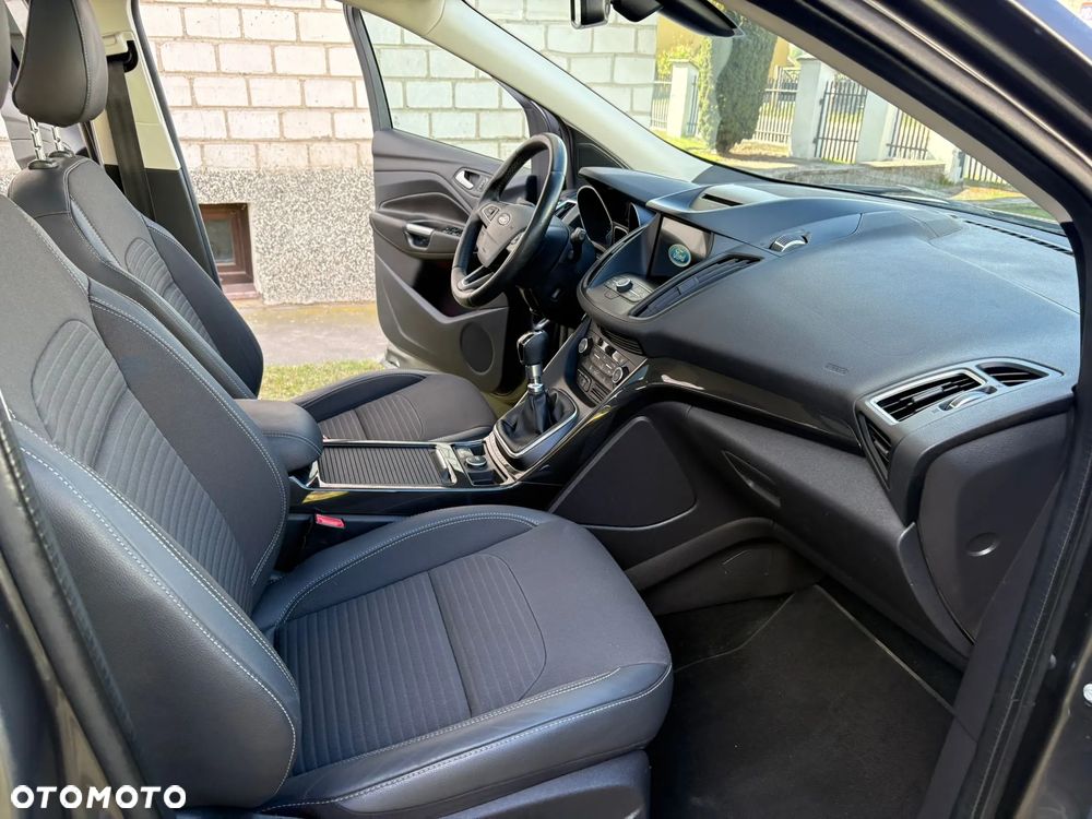 Ford Kuga 2.0 TDCi 2x4 Titanium - 17