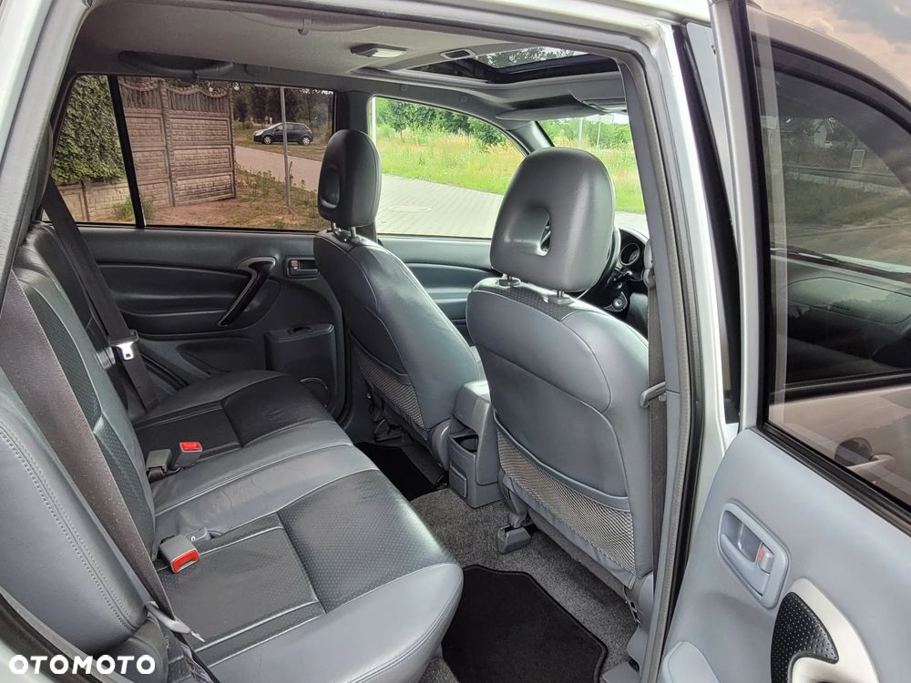 Toyota RAV4 - 16
