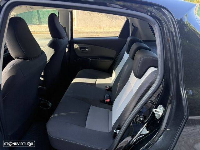 Toyota Yaris 1.5 HSD Comfort +P.Style+P.Techno - 11