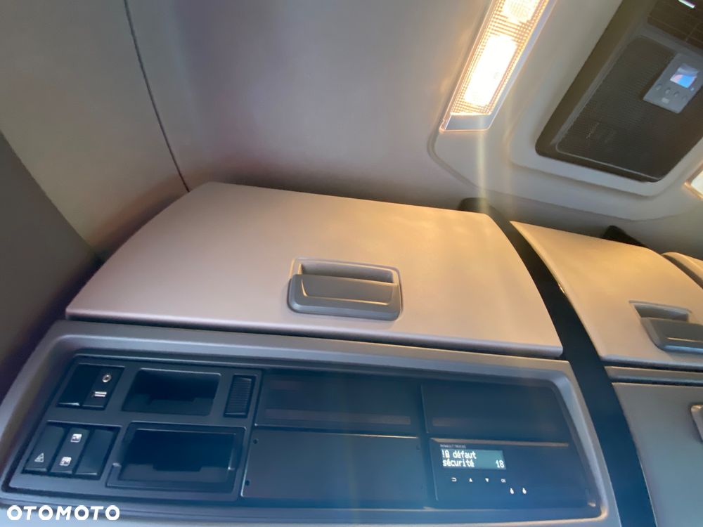 Renault T480 Sleeper Cab - 13