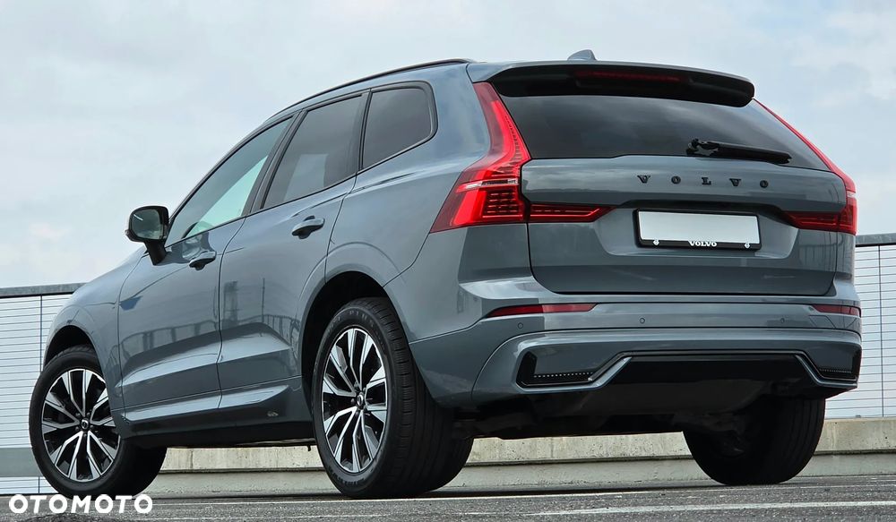 Volvo XC 60 B4 B Plus Dark - 17