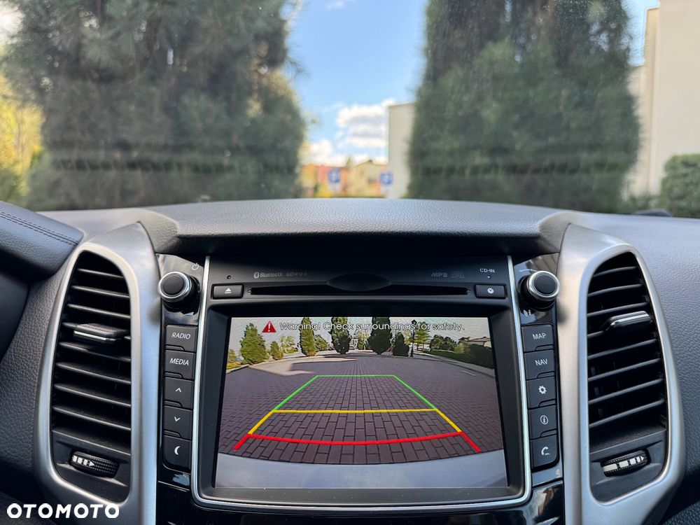 Hyundai i30 1.6 CRDi Fifa World Cup Edition - 12