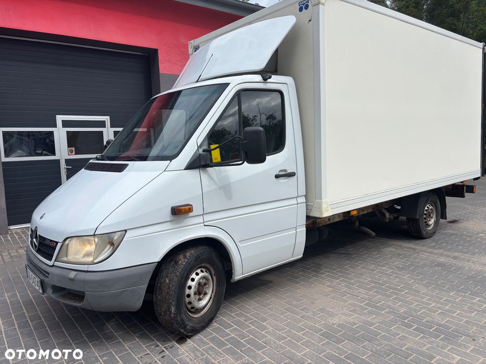 Mercedes-Benz Sprinter - 2