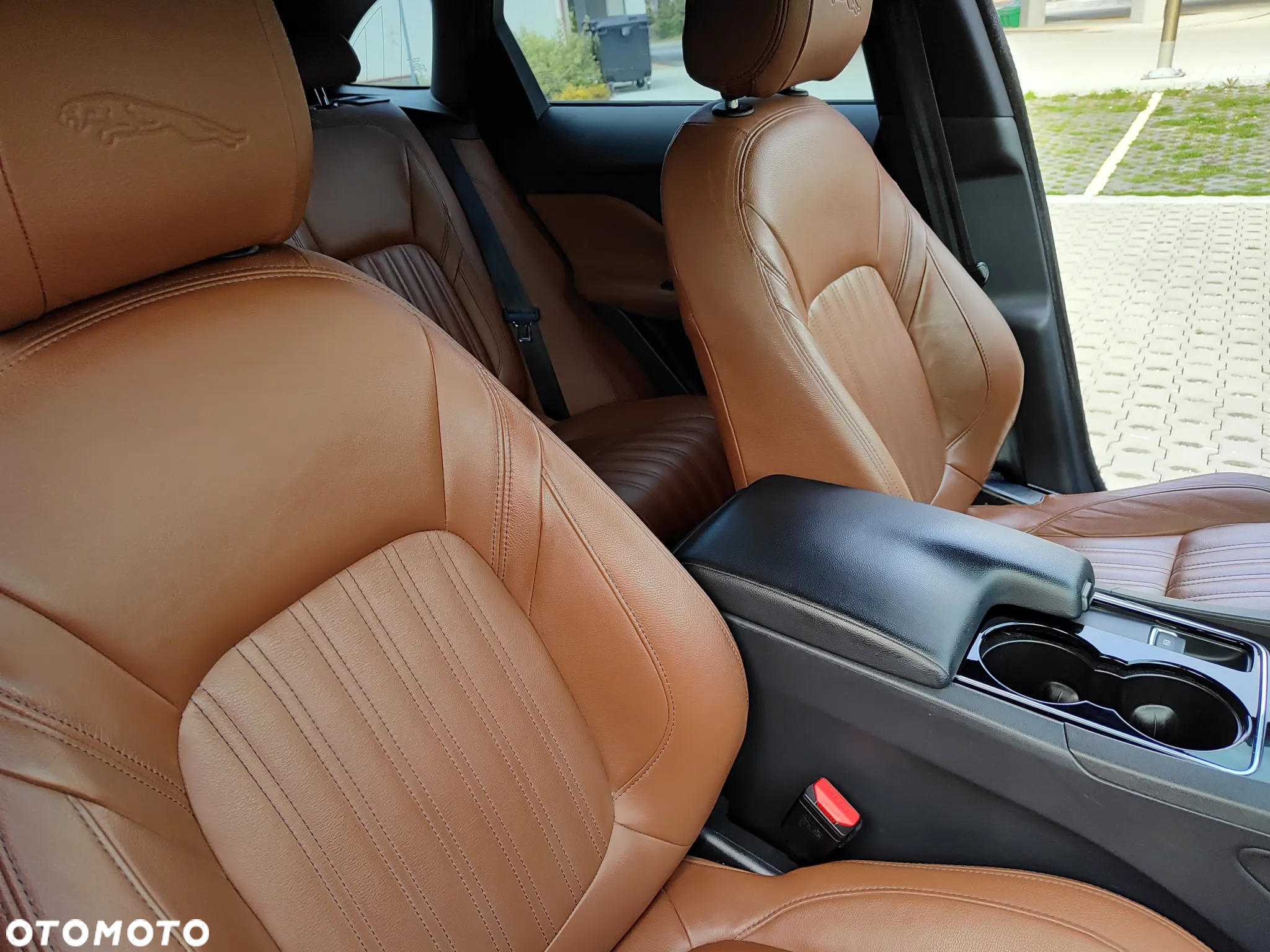 Jaguar F-Pace 2.0 i4D AWD Pure - 24