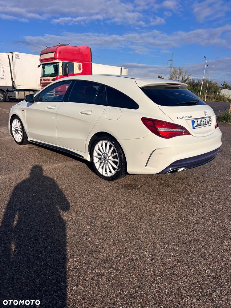 Mercedes-Benz CLA 250 4-Matic AMG Line - 32