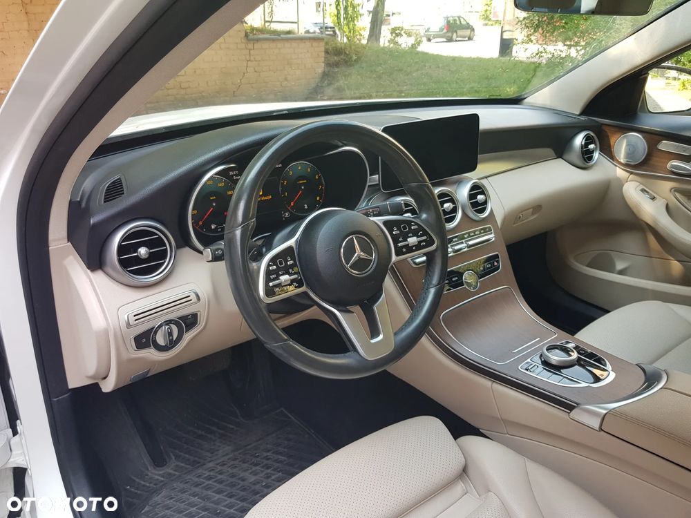 Mercedes-Benz Klasa C 300 4Matic 9G-TRONIC Exclusive - 13