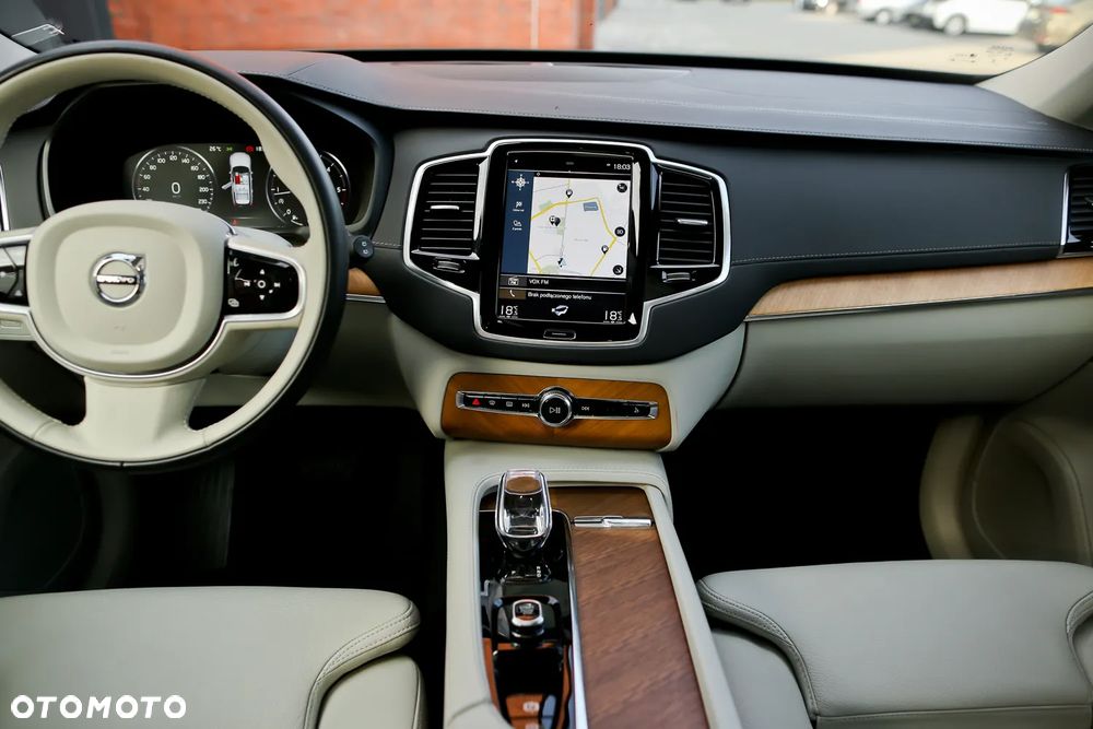 Volvo XC 90 B5 D AWD Plus Dark - 23