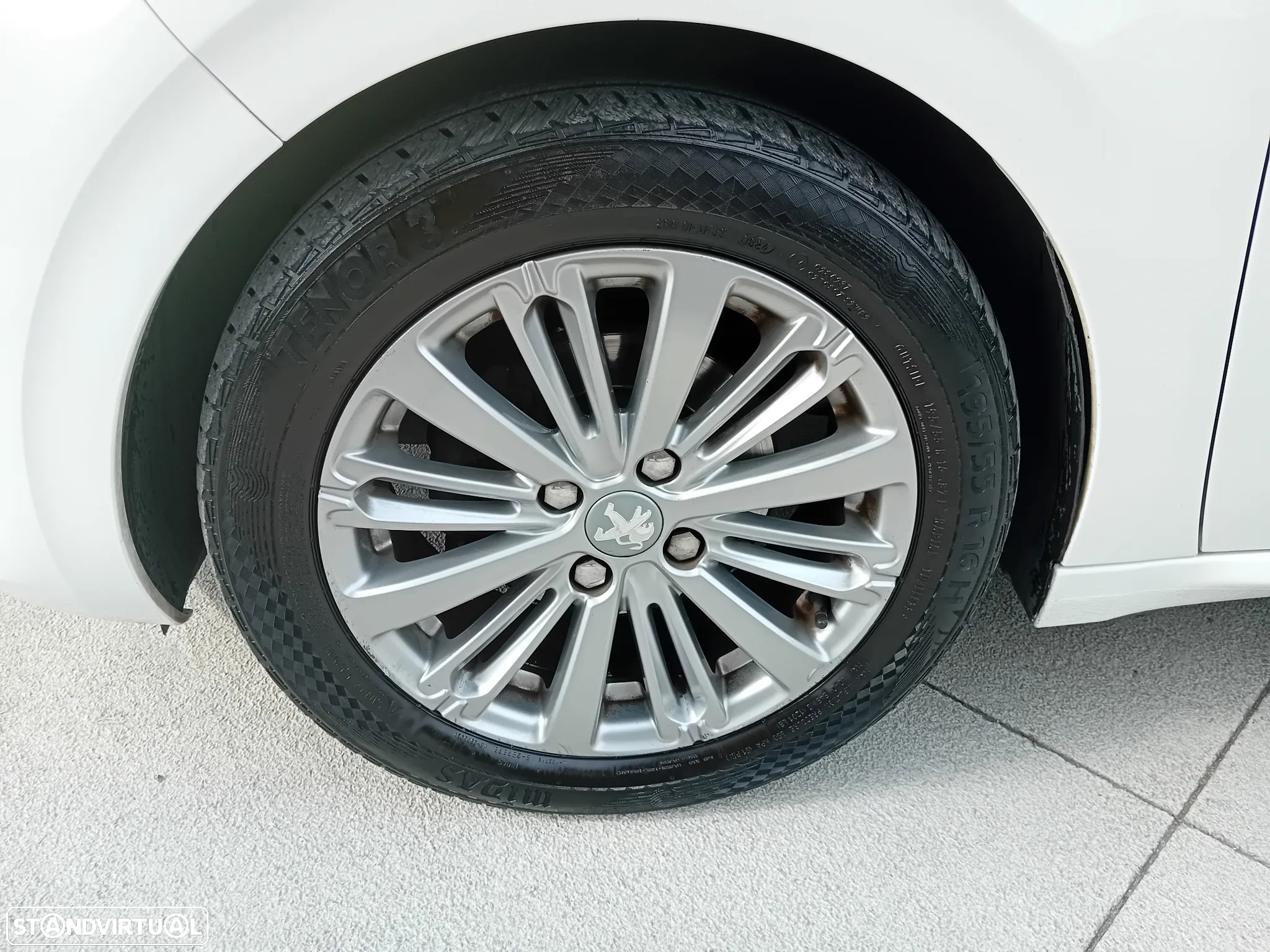 Peugeot 208 1.5 BlueHDi Signature - 18