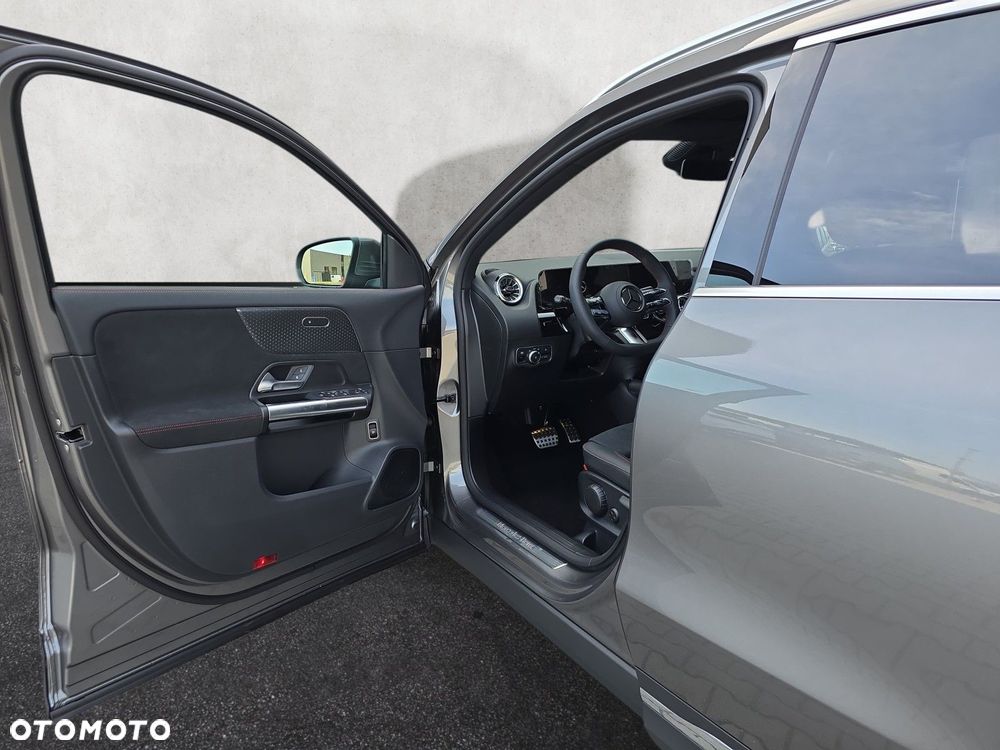 Mercedes-Benz GLA - 10