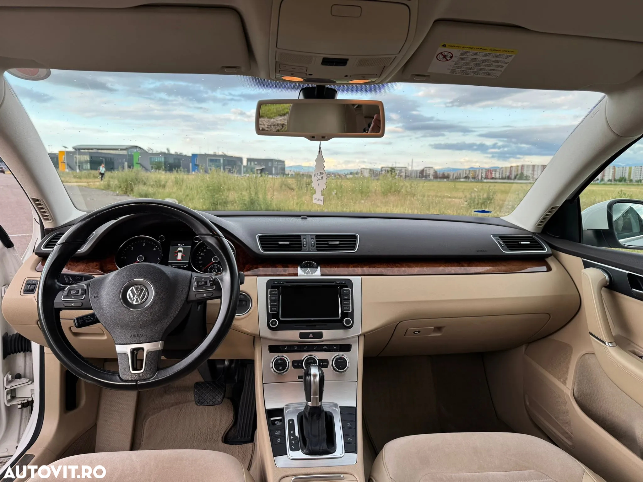 Volkswagen Passat Variant 2.0 TDI BlueMotion Technology DSG Highline - 13