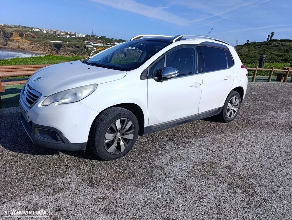 Peugeot 2008 1.2 PureTech Allure - 1