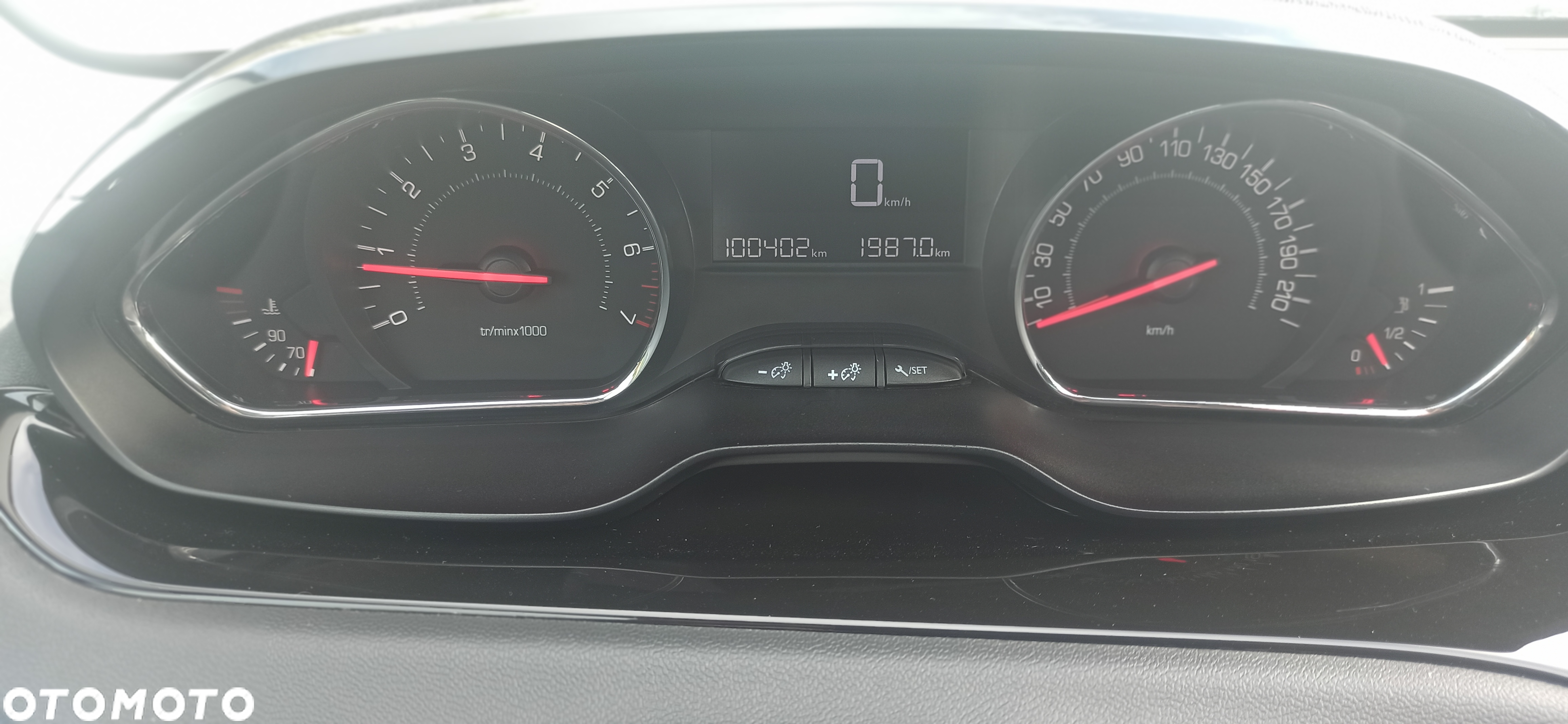 Peugeot 208 1.2 PureTech Style - 18