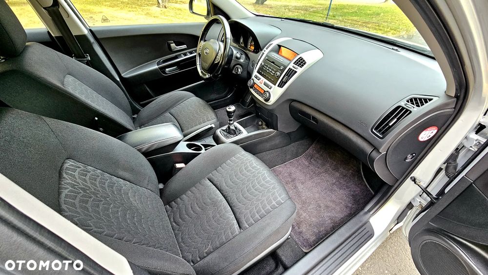 Kia Ceed Cee'd 2.0 crdi Comfort + - 9