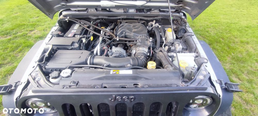 Jeep Wrangler 3.6 Unlim Black Edition II - 12