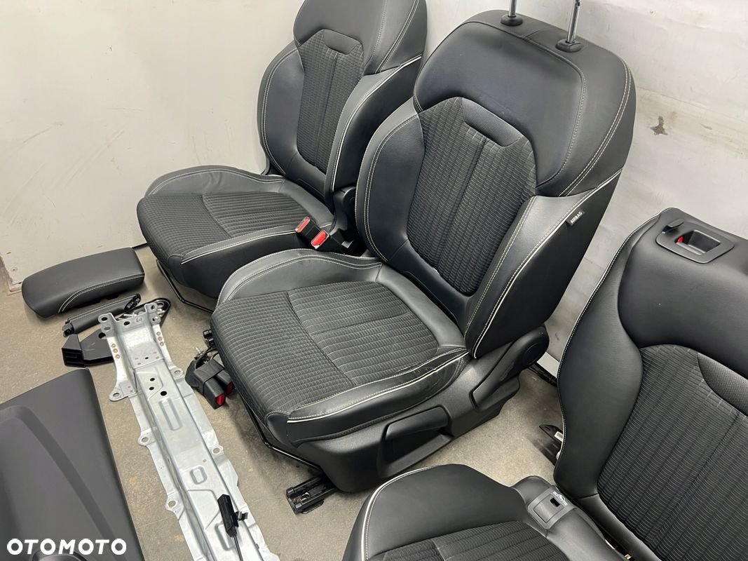 Renault Kadjar wnętrze fotel fotele kanapa KOMPLET BOSE PÓŁSKÓRA - 10