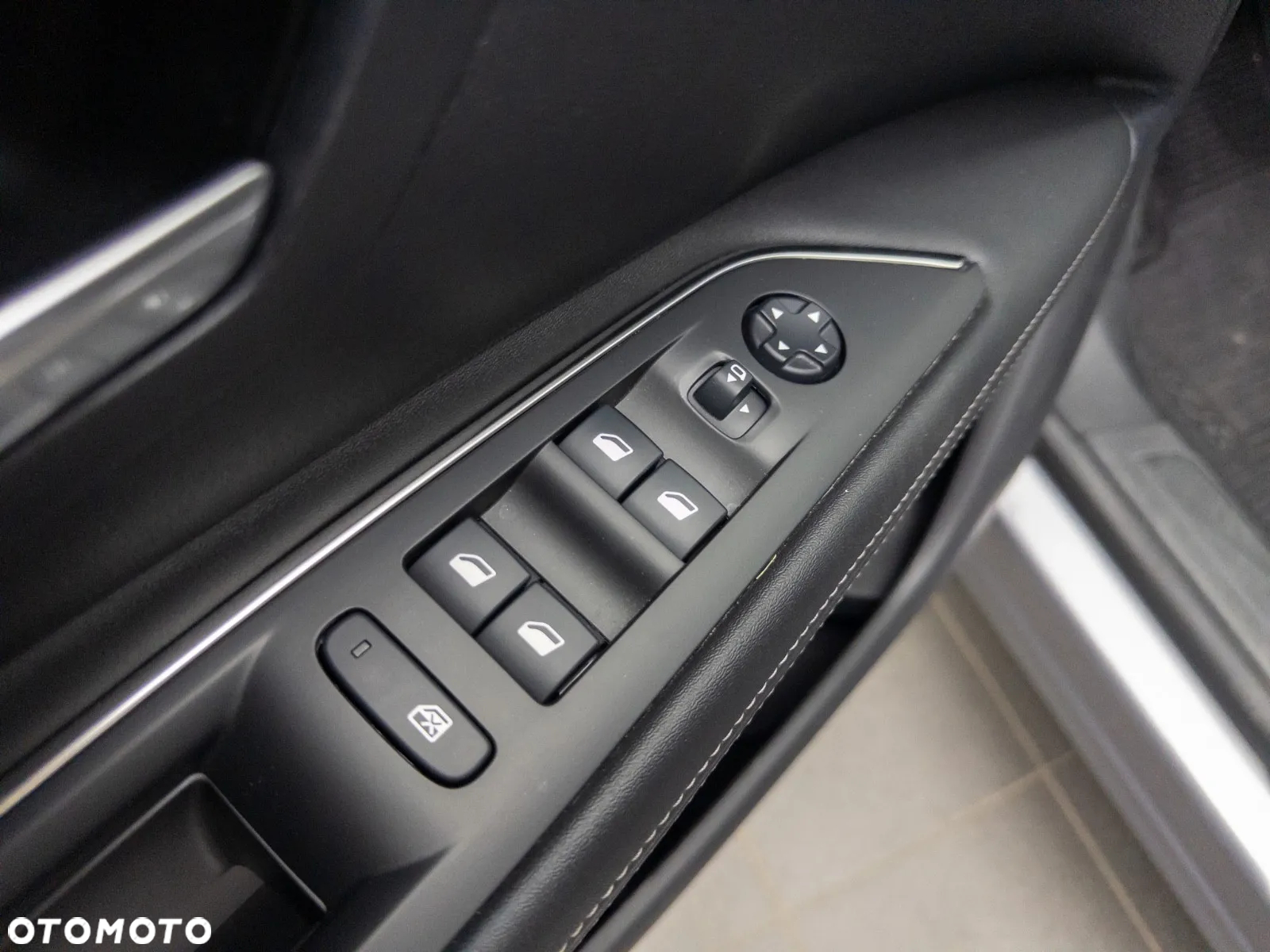 Peugeot 3008 1.2 PureTech GPF Allure S&S EAT8 - 16