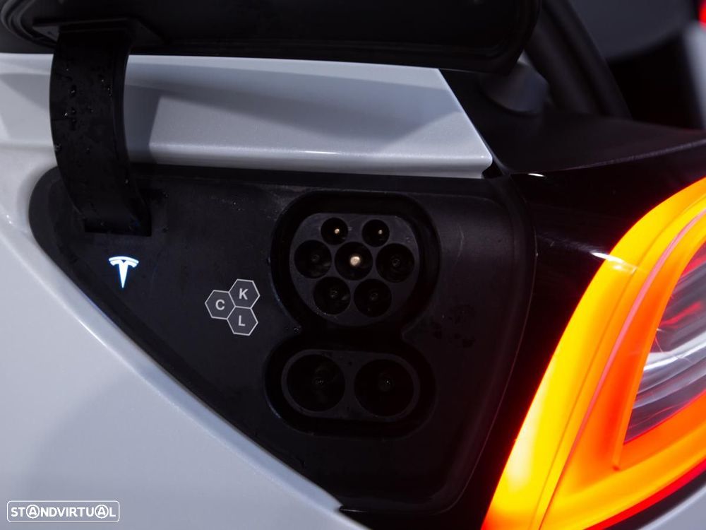 Tesla Model Y Performance Dual Motor AWD - 15