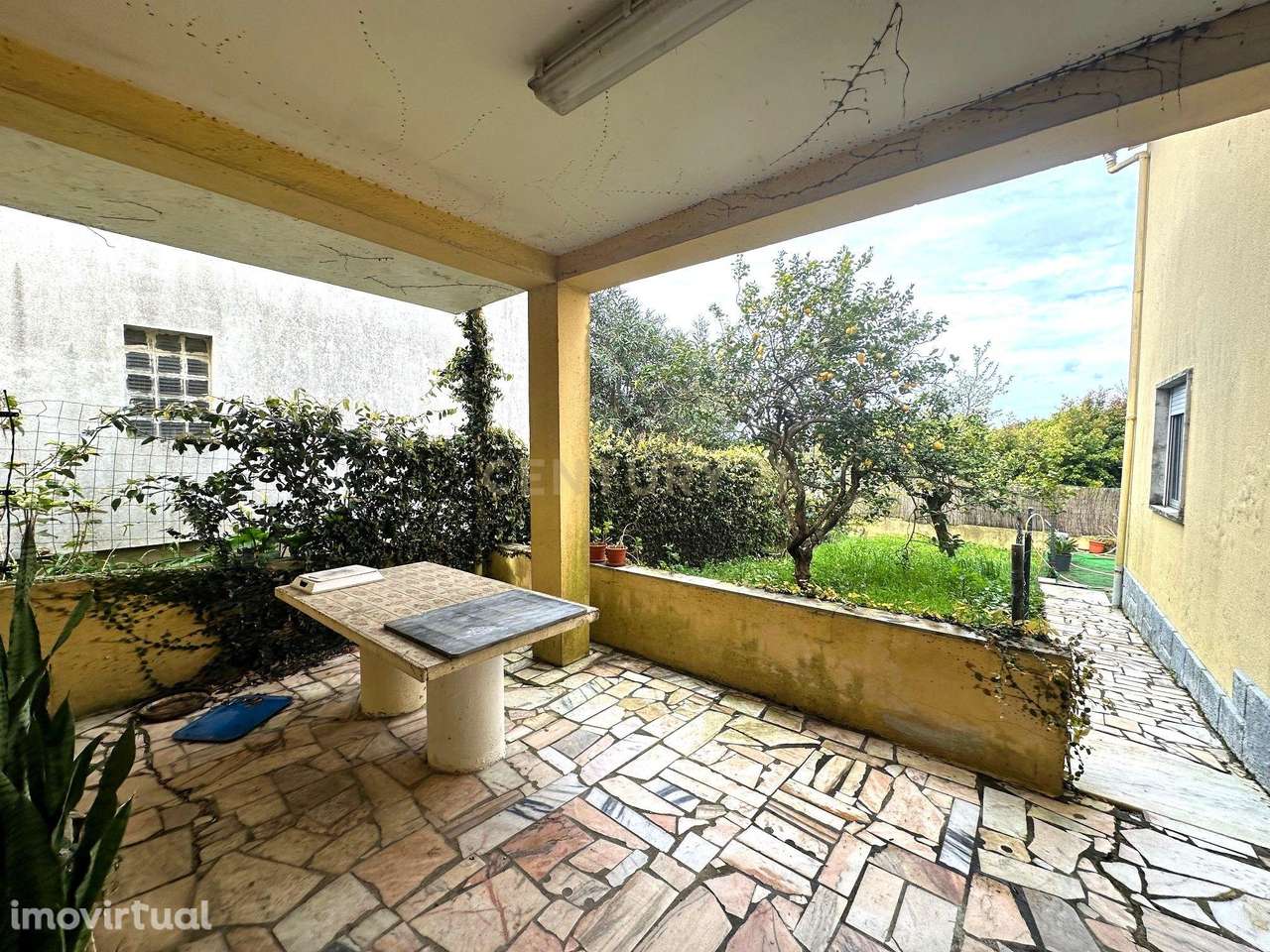 CAPARIDE-Moradia com 3 apartamentos independentes - Grande imagem: 3/50