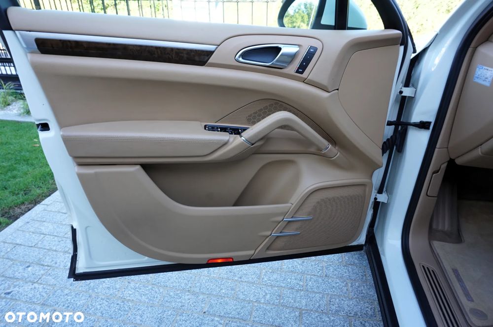 Porsche Cayenne - 16