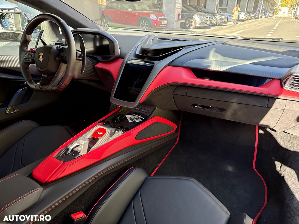 Lamborghini Revuelto - 8