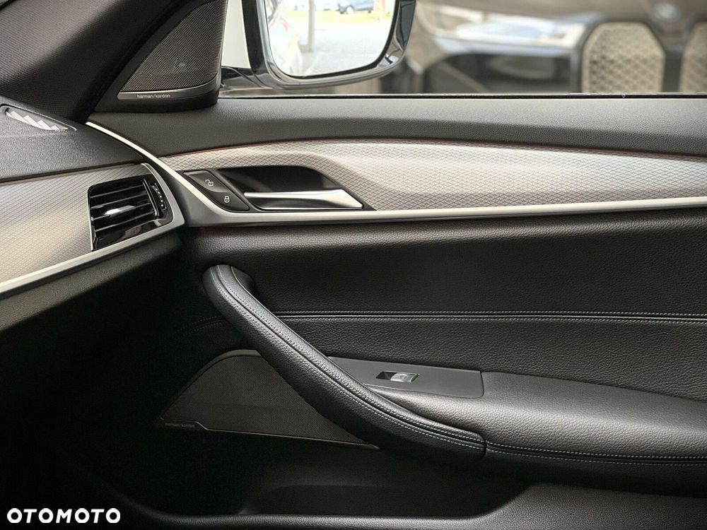 BMW Seria 5 - 32