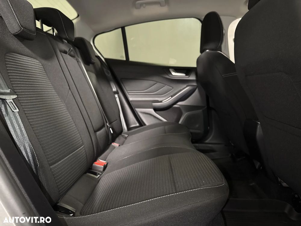 Ford Focus - 13