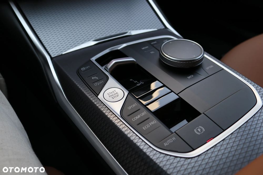 BMW Seria 3 330i xDrive - 9
