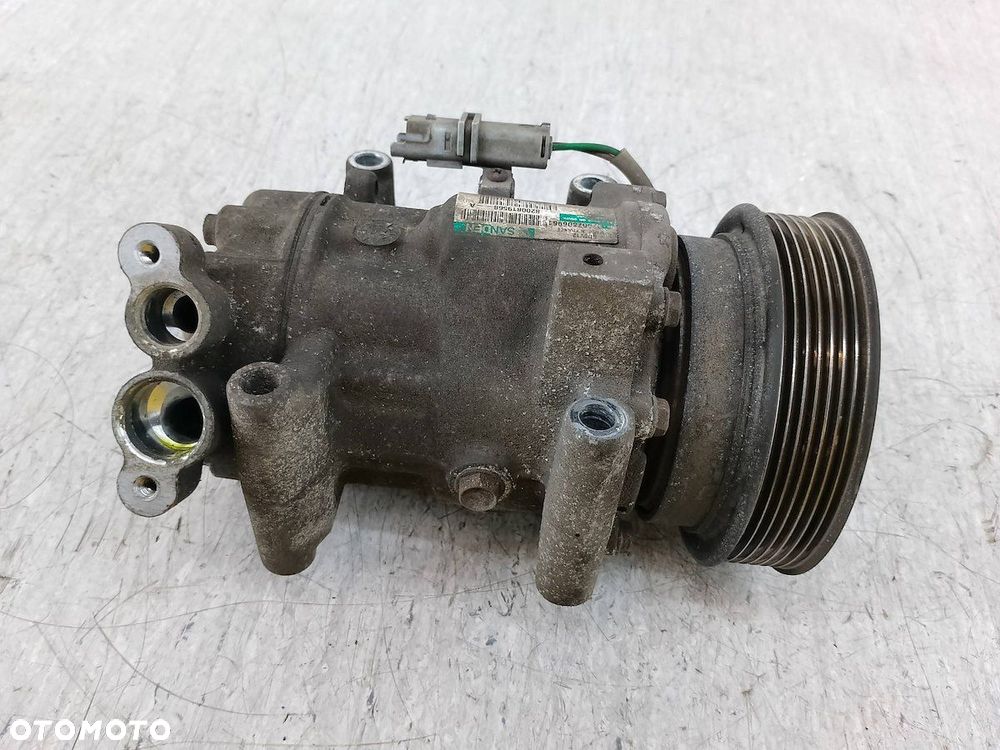 POMPA, SPRĘŻARKA KLIMATYZACJI RENAULT CLIO III 8200819568-A  SD6V12 1.2 - 5
