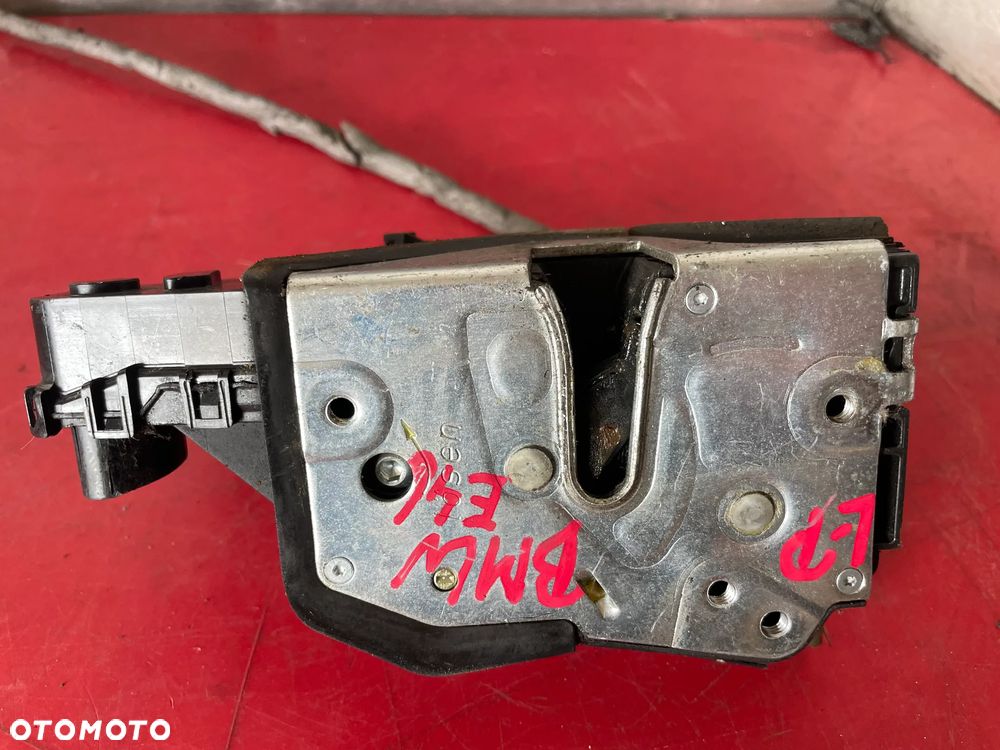 ZAMEK LEWY PRZÓD BMW E46 - 8