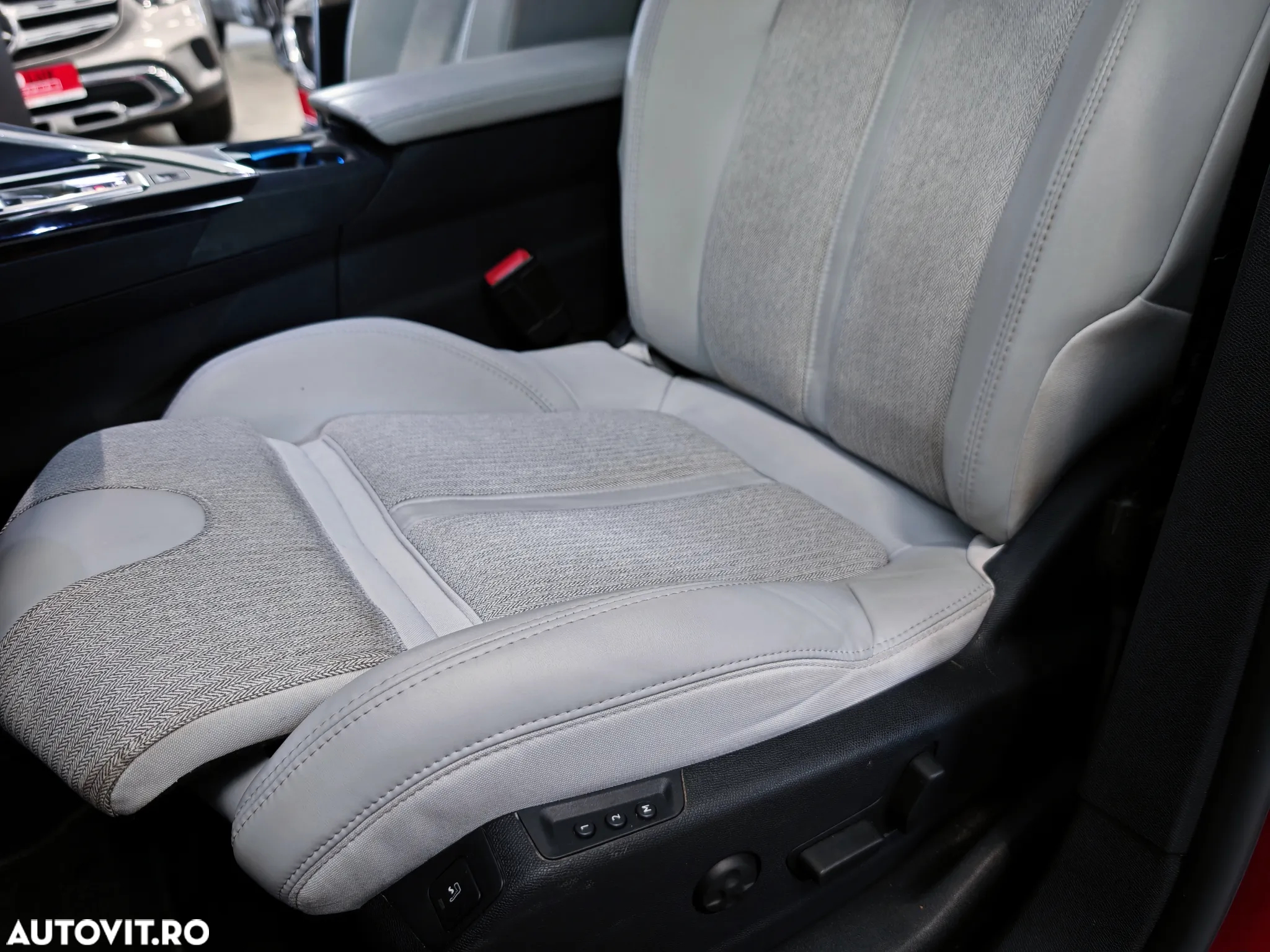 Peugeot 3008 1.2 PureTech S&S EAT8 Allure - 31