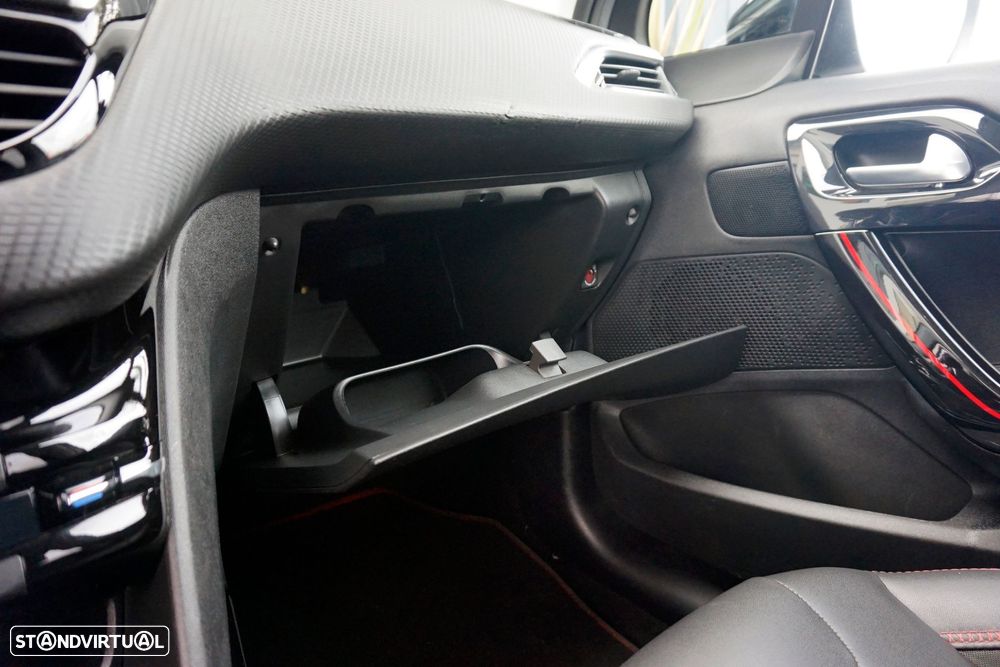 Peugeot 2008 1.2 PureTech GT Line - 24