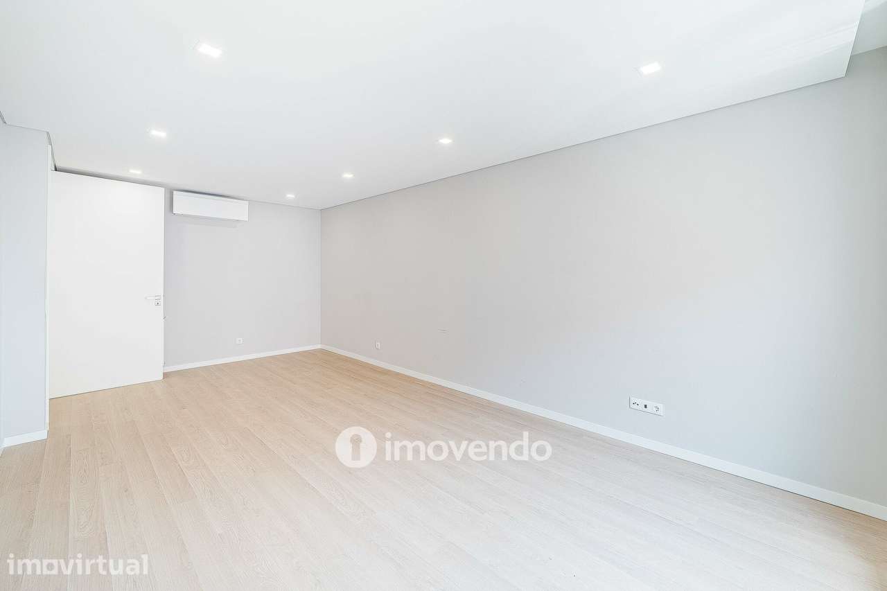 Apartamento T2, com estacionamento e cozinha equipada, na Amadora - Grande imagem: 4/54