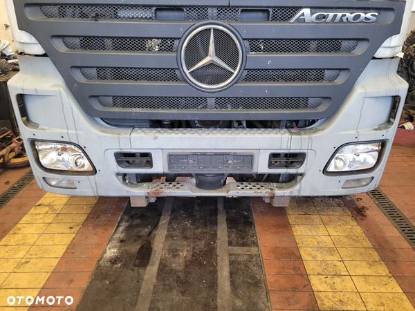 Zderzak kompletny Mercedes Actros Mp2 z reflektorami