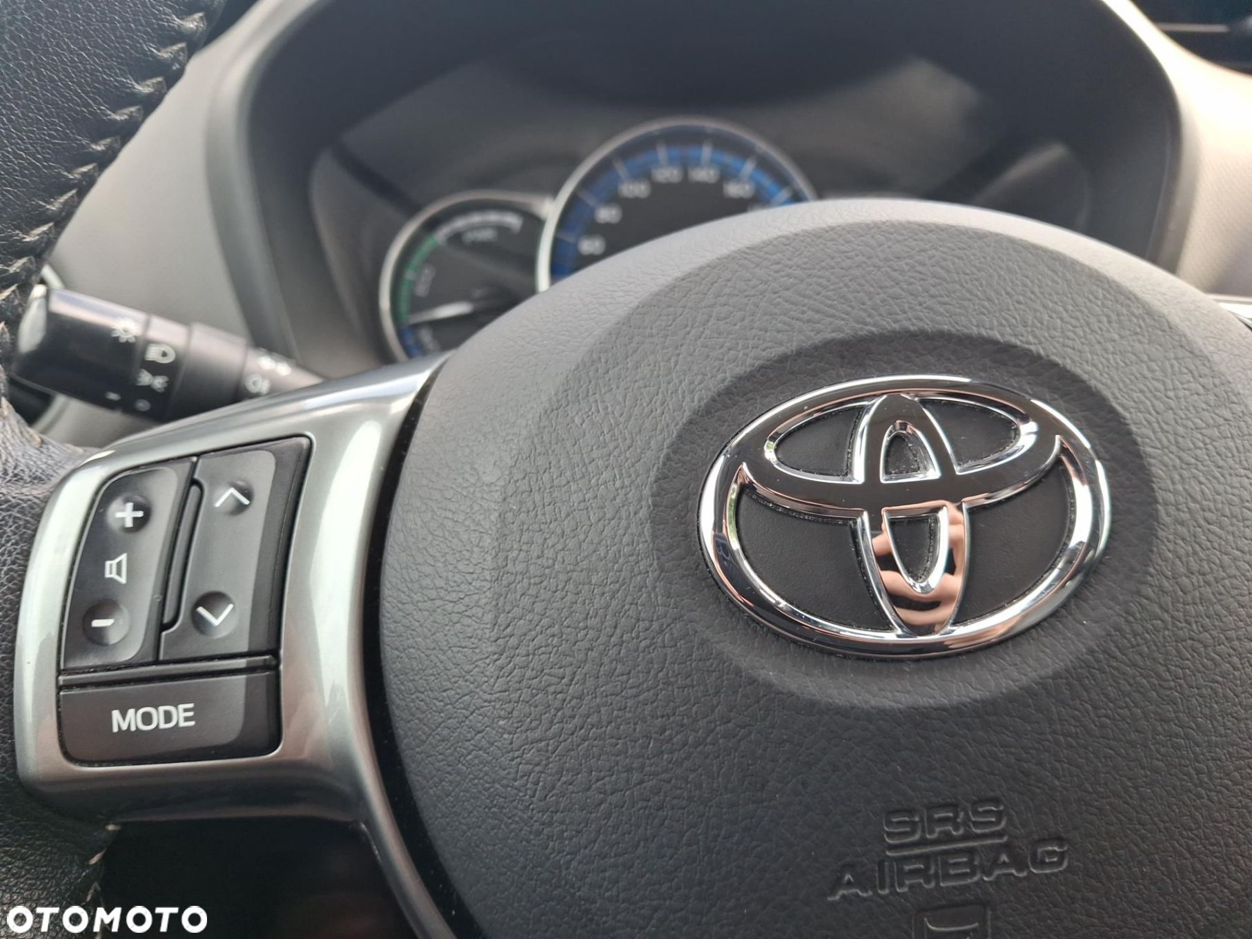 Toyota Yaris Hybrid 100 Life - 17