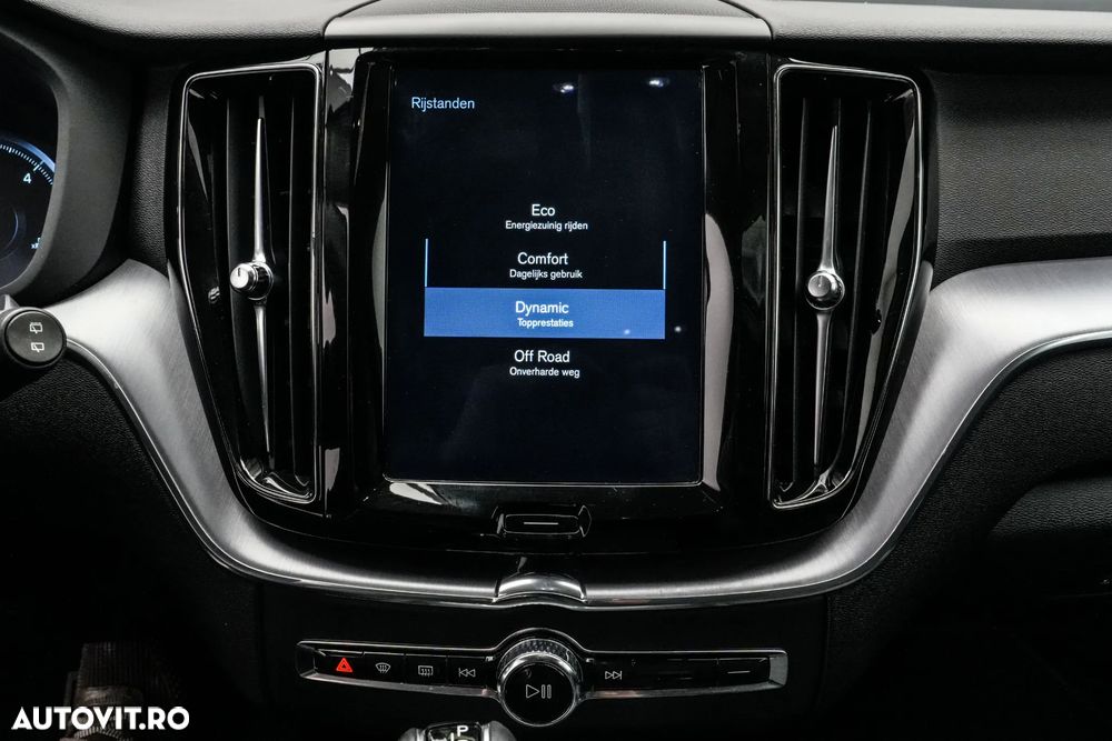 Volvo XC 60 D4 Momentum Pro - 21