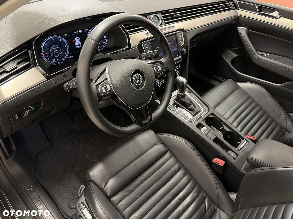 Volkswagen Passat - 11
