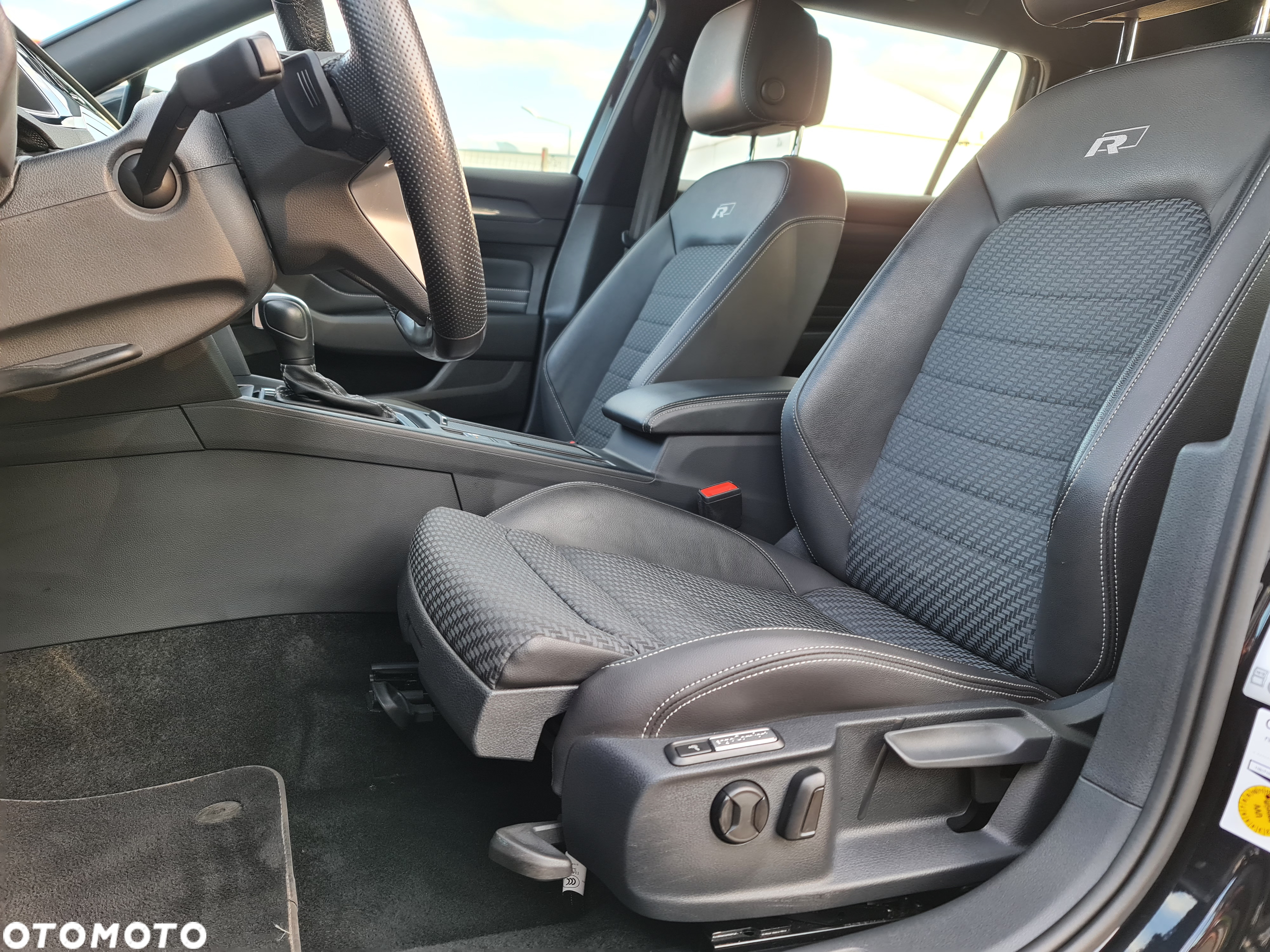 Volkswagen Passat Variant 2.0 TDI SCR DSG R-Line - 3